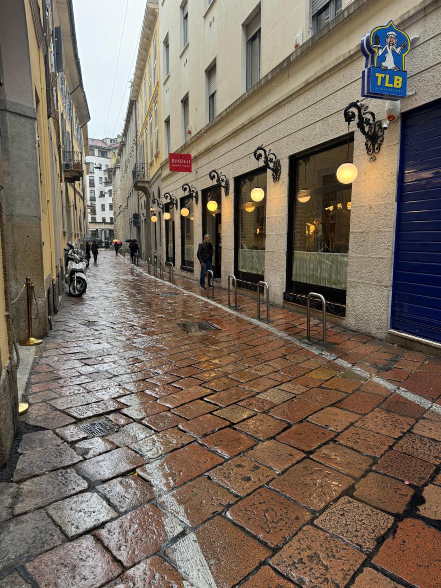 Free 30 Minutes Preemptive Cognitive Disconnect Therapy Price Location Real Duomo Palace Mini Suite Milan Bagian luar foto