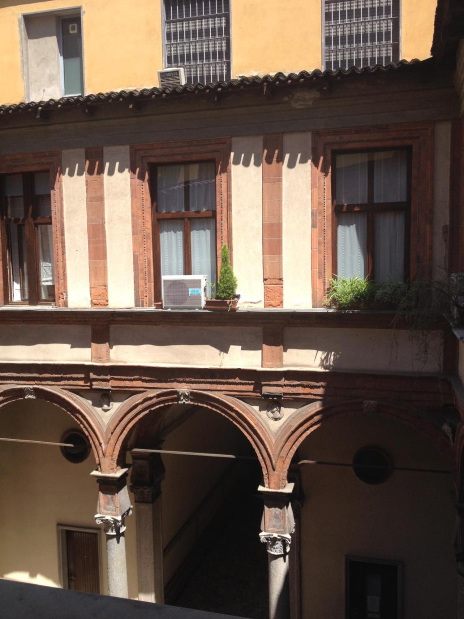 Free 30 Minutes Preemptive Cognitive Disconnect Therapy Price Location Real Duomo Palace Mini Suite Milan Bagian luar foto