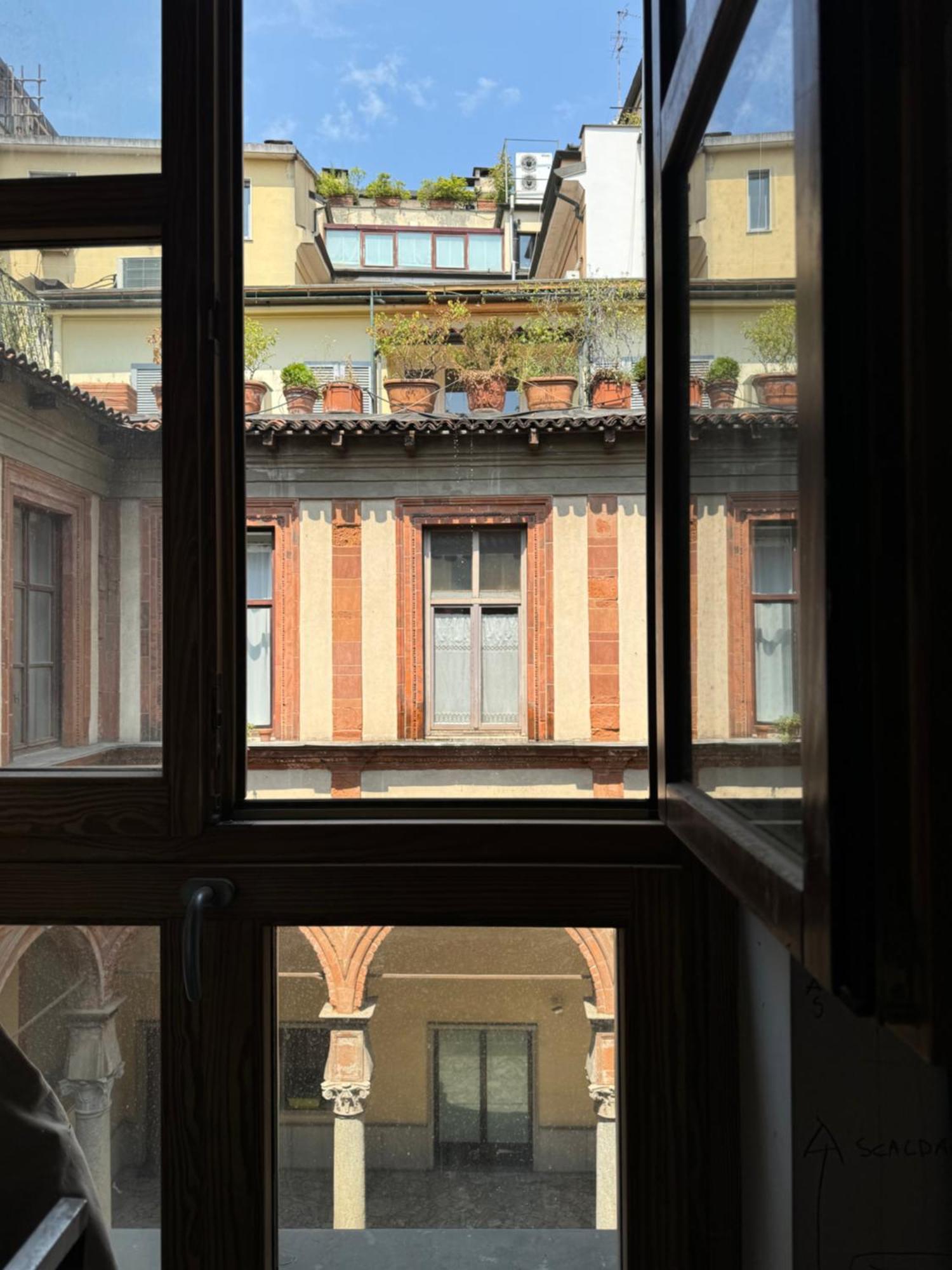 Free 30 Minutes Preemptive Cognitive Disconnect Therapy Price Location Real Duomo Palace Mini Suite Milan Bagian luar foto